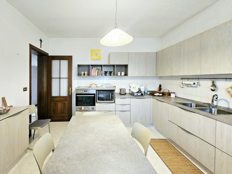 Proponiamo in vendita una splendida casa singola, situata nel centro di Megliadino San Vitale, id...