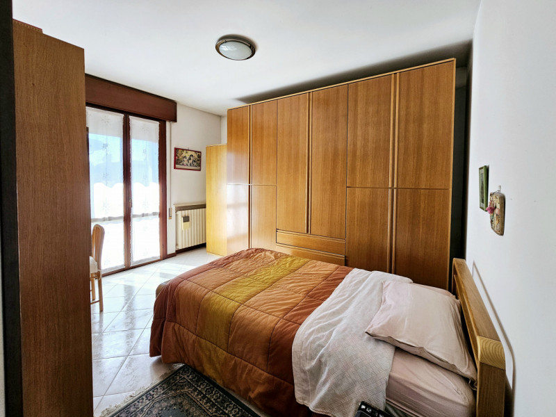 Proponiamo in vendita una splendida casa singola, situata nel centro di Megliadino San Vitale, id...