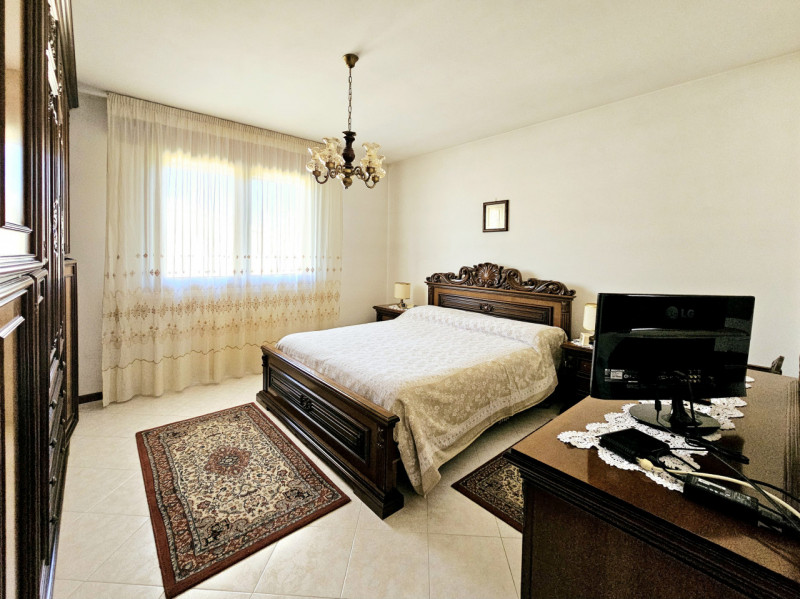 Proponiamo in vendita una splendida casa singola, situata nel centro di Megliadino San Vitale, id...