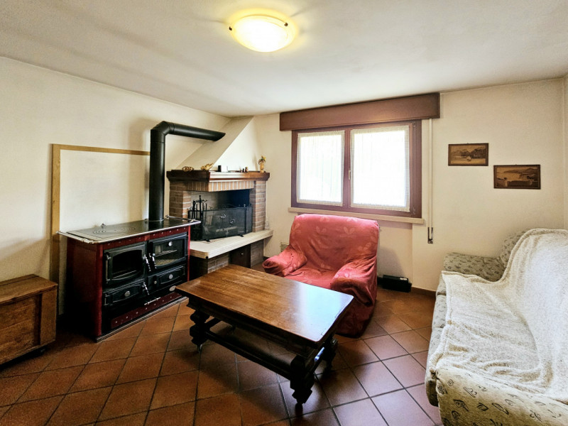 Proponiamo in vendita una splendida casa singola, situata nel centro di Megliadino San Vitale, id...