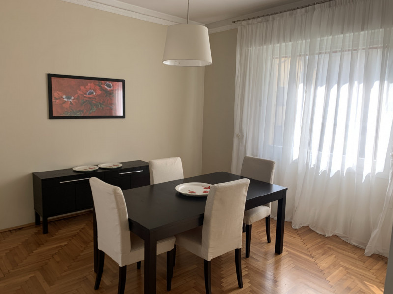 In contesto residenziale comodo a tutti i principali servizi, proponiamo in locazione per uso TRA...