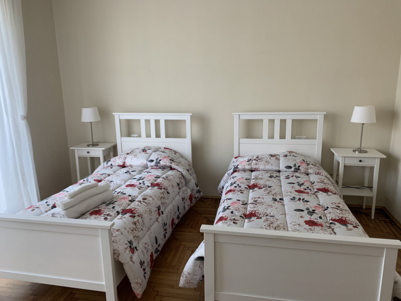 In contesto residenziale comodo a tutti i principali servizi, proponiamo in locazione per uso TRA...