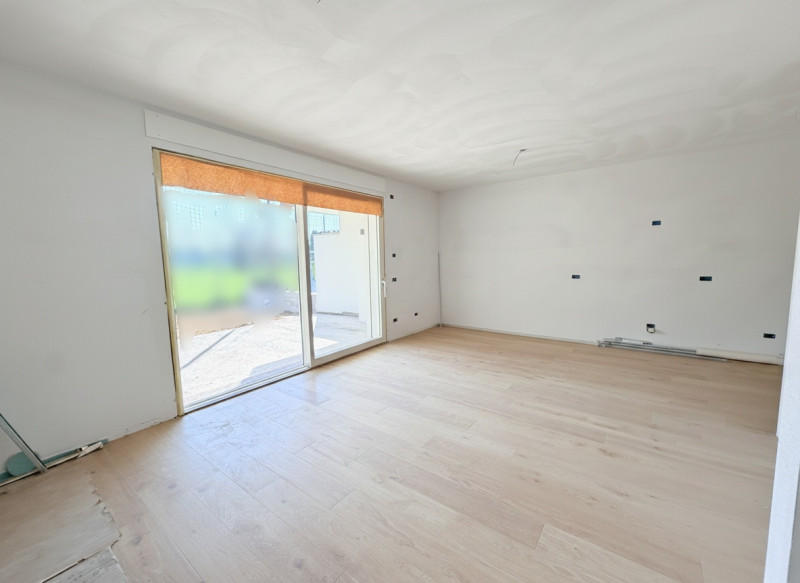 Situato in centro al paese, appartamento al piano terra con giardino esclusivo.

Con ingresso ind...