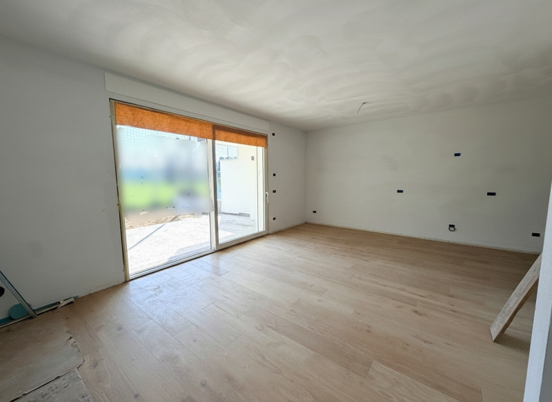 Situato in centro al paese, appartamento al piano terra con giardino esclusivo.

Con ingresso ind...