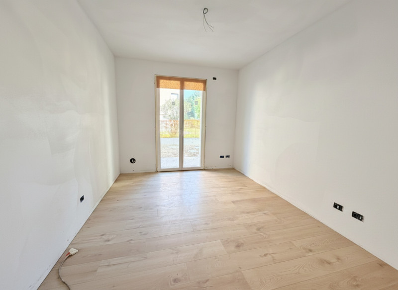 Situato in centro al paese, appartamento al piano terra con giardino esclusivo.

Con ingresso ind...