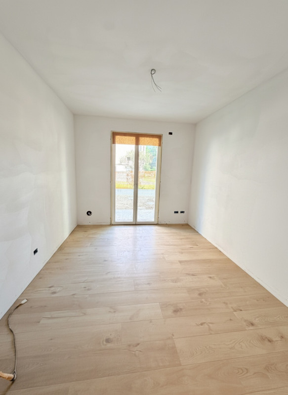 Situato in centro al paese, appartamento al piano terra con giardino esclusivo.

Con ingresso ind...