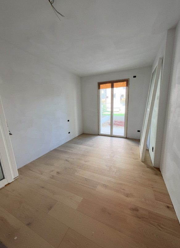 Situato in centro al paese, appartamento al piano terra con giardino esclusivo.

Con ingresso ind...