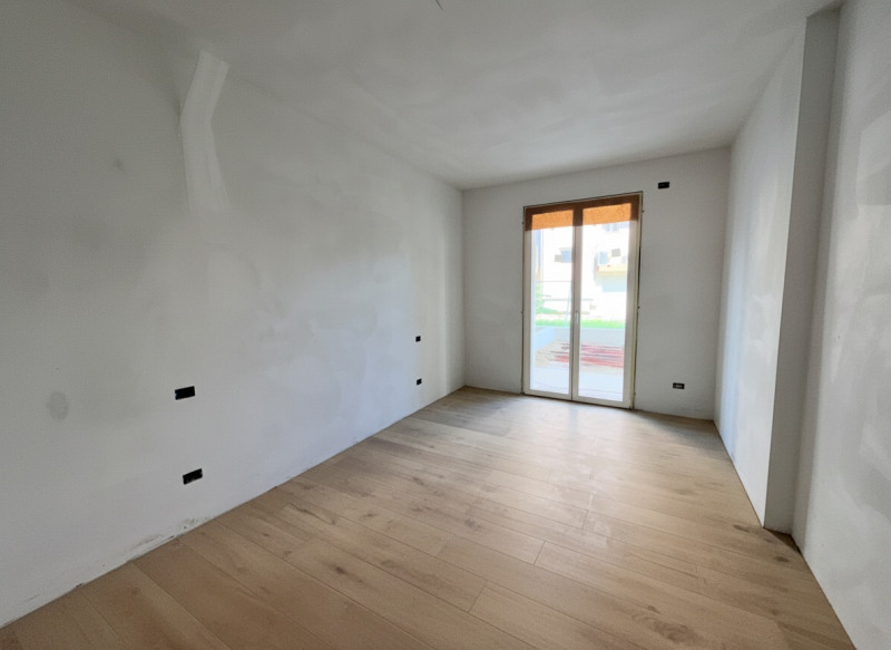 Situato in centro al paese, appartamento al piano terra con giardino esclusivo.

Con ingresso ind...