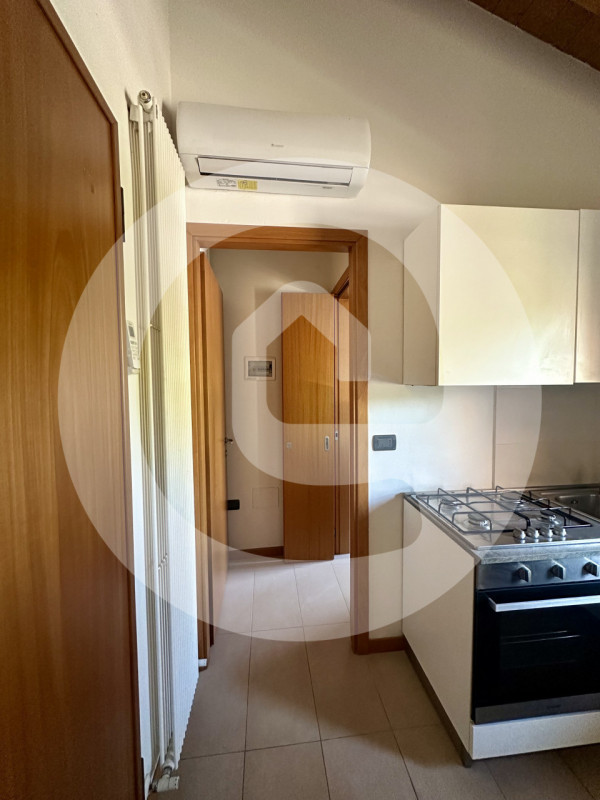 Scopri questo signorile monolocale di 40 mq, situato al primo ed ultimo piano di una palazzina el...