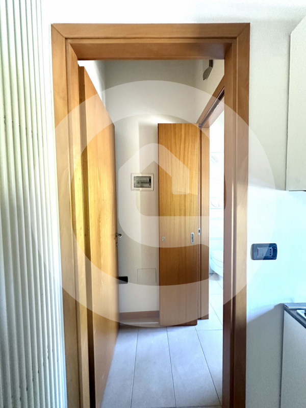 Scopri questo signorile monolocale di 40 mq, situato al primo ed ultimo piano di una palazzina el...