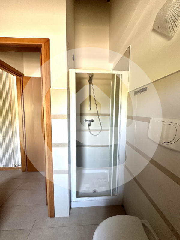 Scopri questo signorile monolocale di 40 mq, situato al primo ed ultimo piano di una palazzina el...