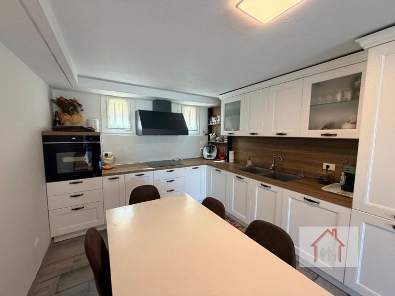 CASA SINGOLA SU DUE PIANI NELLA ZONA DI SANTI ANGELI
Nel cuore del Montello, nella rinomata e tra...