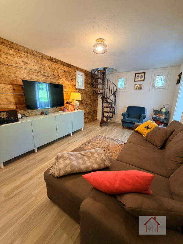 CASA SINGOLA SU DUE PIANI NELLA ZONA DI SANTI ANGELI
Nel cuore del Montello, nella rinomata e tra...