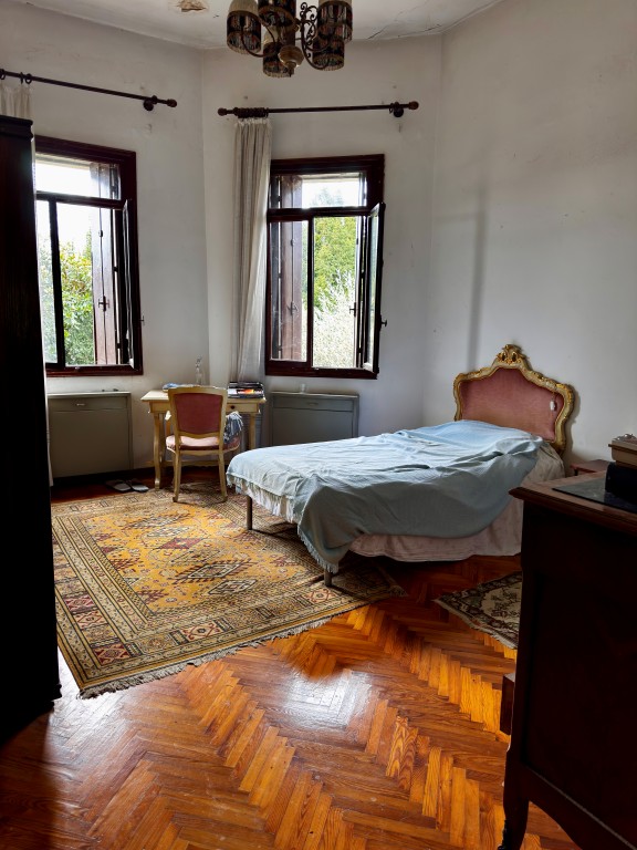 COMPOSIZIONE:
Proponiamo in vendita elegante Villa storica, caratterizzata da spazi ampi e ben di...