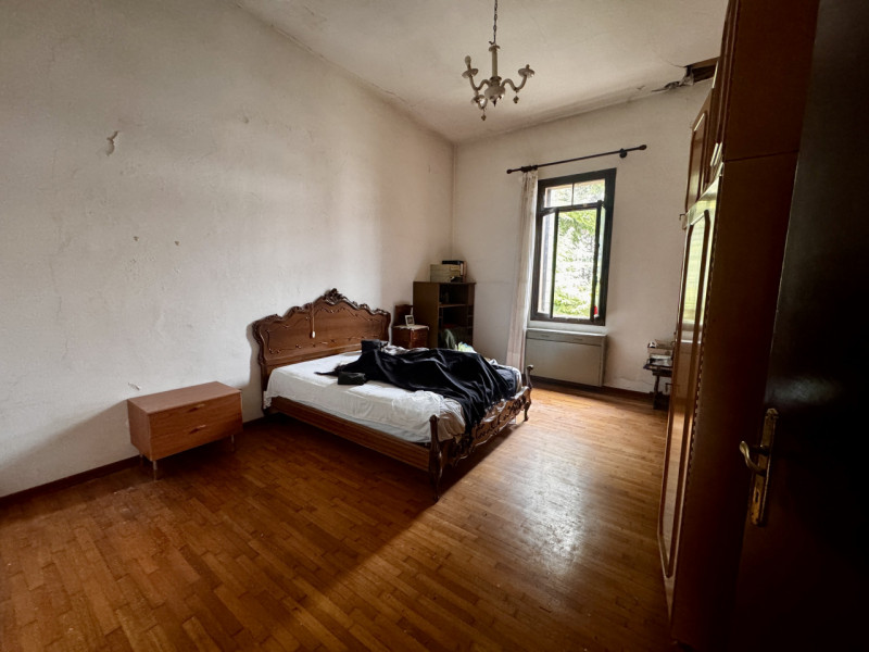COMPOSIZIONE:
Proponiamo in vendita elegante Villa storica, caratterizzata da spazi ampi e ben di...