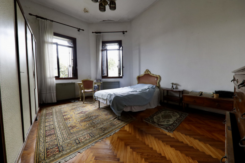 COMPOSIZIONE:
Proponiamo in vendita elegante Villa storica, caratterizzata da spazi ampi e ben di...