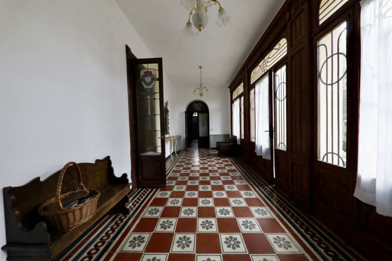 COMPOSIZIONE:
Proponiamo in vendita elegante Villa storica, caratterizzata da spazi ampi e ben di...
