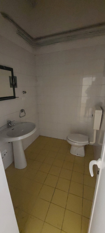 In posizione strategica nel pieno centro di Piazzola sul Brenta proponiamo in affitto ufficio fun...