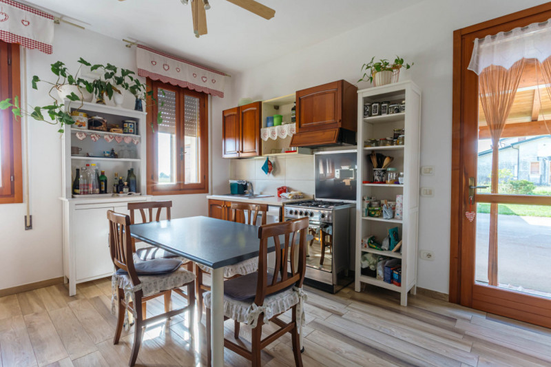 In vendita a Pozzonovo, proponiamo una splendida casa indipendente, recentemente ristrutturata, c...