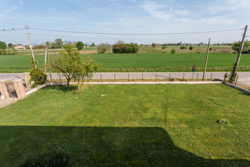 In vendita a Pozzonovo, proponiamo una splendida casa indipendente, recentemente ristrutturata, c...