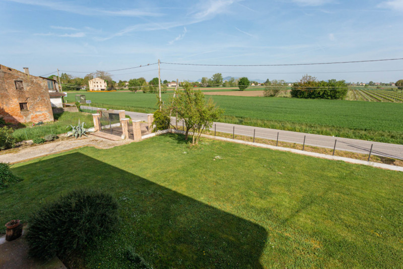 In vendita a Pozzonovo, proponiamo una splendida casa indipendente, recentemente ristrutturata, c...