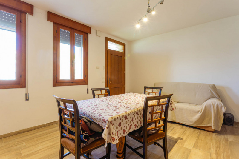 In vendita a Pozzonovo, proponiamo una splendida casa indipendente, recentemente ristrutturata, c...