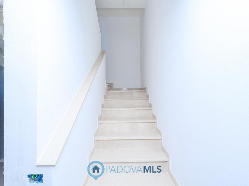 Immobile in esclusiva al Gruppo Padova MLS 

Abano Terme – zona Giarre  

In uno dei contesti più...