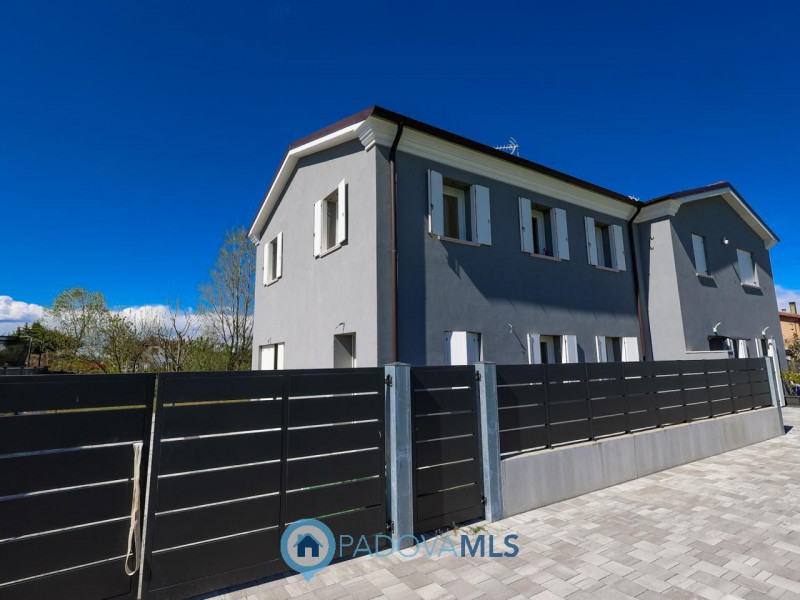 Immobile in esclusiva al Gruppo Padova MLS 

Abano Terme – zona Giarre  

In uno dei contesti più...