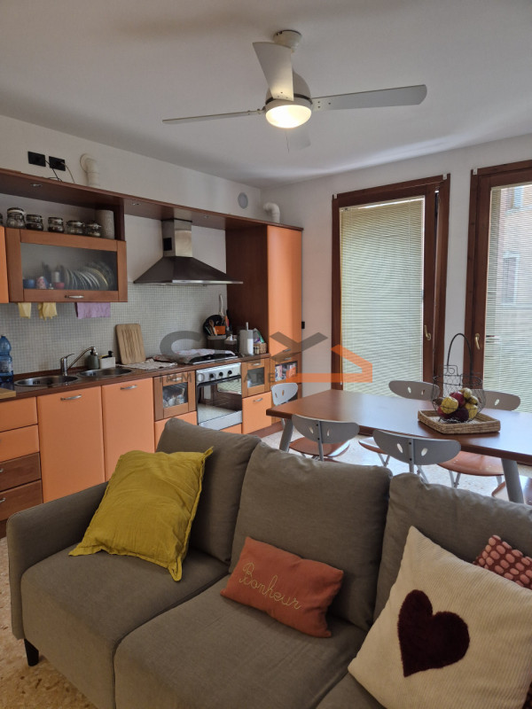 Nel pieno centro di Bassano del Grappa, proponiamo in locazione mini appartamento arredato, compl...