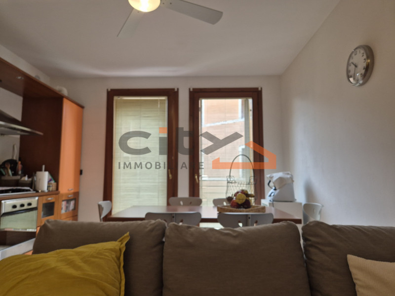 Nel pieno centro di Bassano del Grappa, proponiamo in locazione mini appartamento arredato, compl...