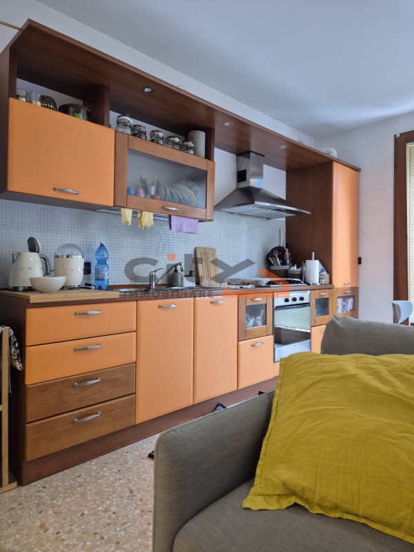 Nel pieno centro di Bassano del Grappa, proponiamo in locazione mini appartamento arredato, compl...