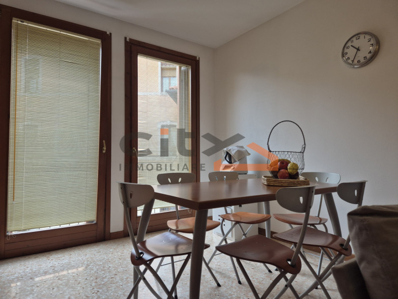 Nel pieno centro di Bassano del Grappa, proponiamo in locazione mini appartamento arredato, compl...