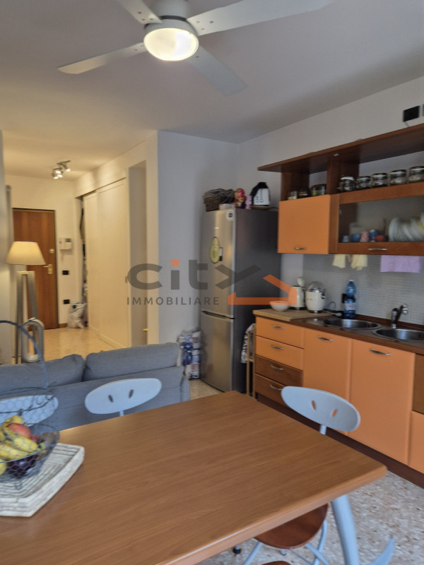 Nel pieno centro di Bassano del Grappa, proponiamo in locazione mini appartamento arredato, compl...