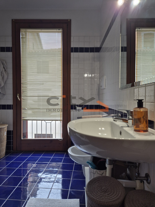 Nel pieno centro di Bassano del Grappa, proponiamo in locazione mini appartamento arredato, compl...