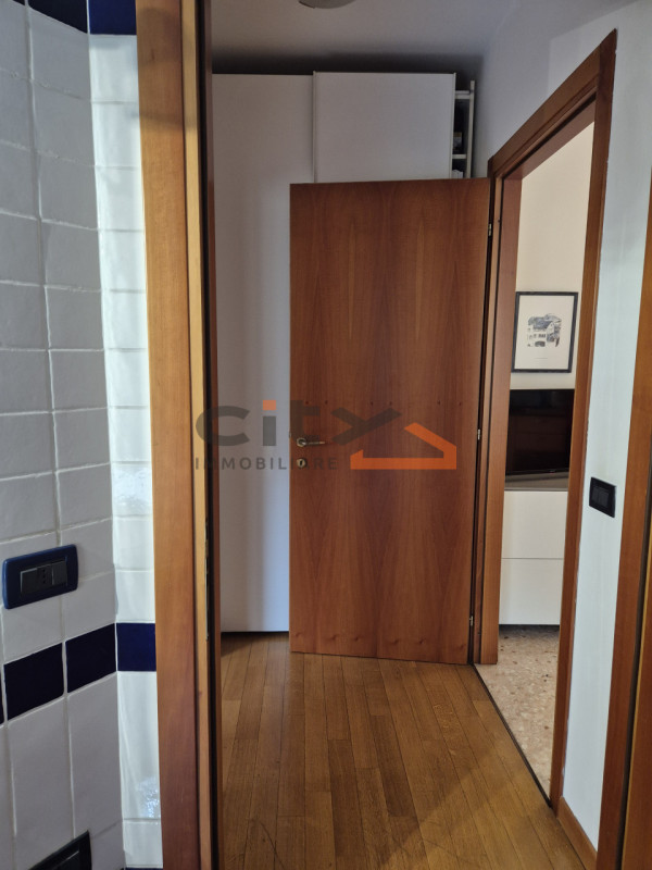 Nel pieno centro di Bassano del Grappa, proponiamo in locazione mini appartamento arredato, compl...