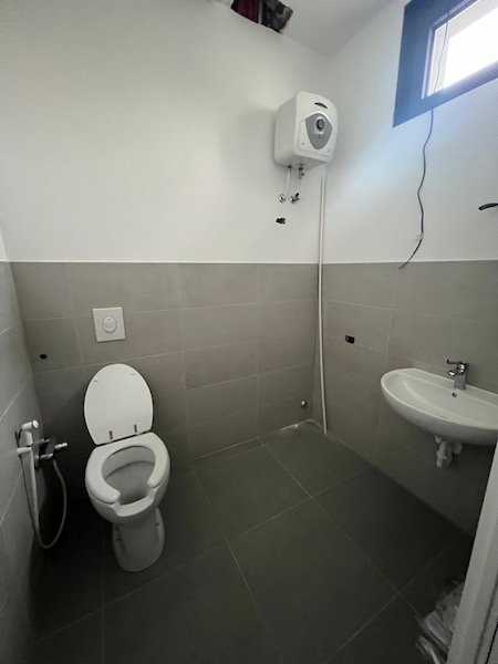 Proponiamo in affitto un elegante negozio di circa 130 mq situato a Tombelle di Saonara, in posiz...