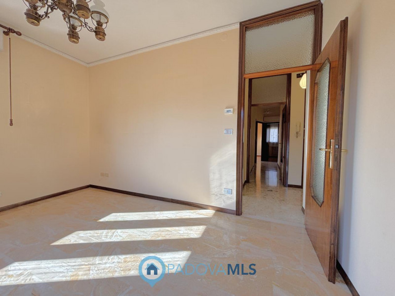 Immobile in esclusiva al Gruppo Padova MLS
In contesto tranquillo e ben curato, proponiamo in ven...