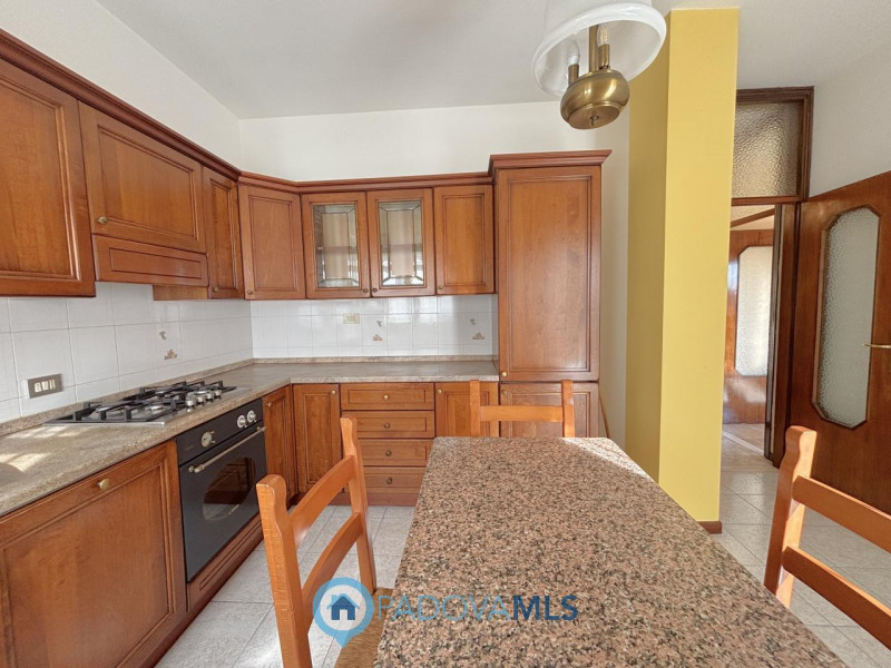 Immobile in esclusiva al Gruppo Padova MLS
In contesto tranquillo e ben curato, proponiamo in ven...