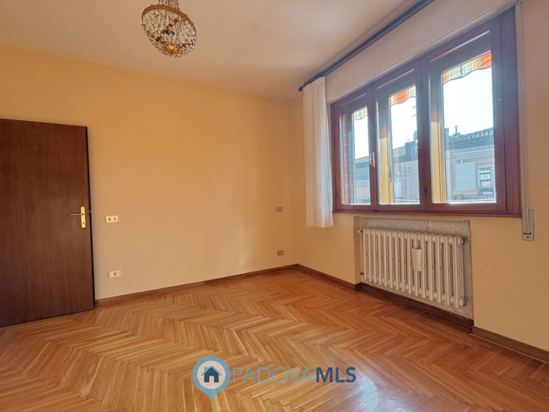 Immobile in esclusiva al Gruppo Padova MLS
In contesto tranquillo e ben curato, proponiamo in ven...