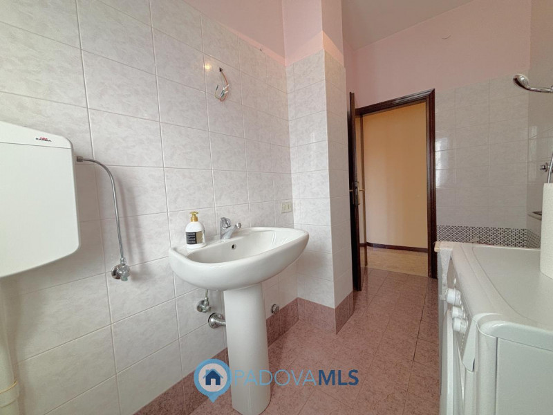 Immobile in esclusiva al Gruppo Padova MLS
In contesto tranquillo e ben curato, proponiamo in ven...