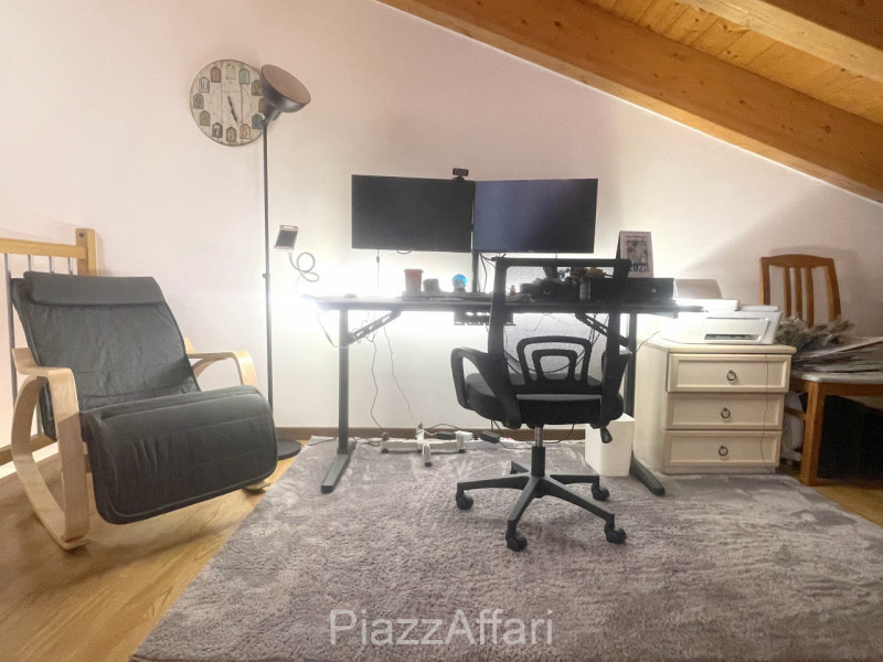 In Zona Ex-Piscina comodo e spazioso appartamento su 2 livelli, ubicato ai piani primi e secondo ...