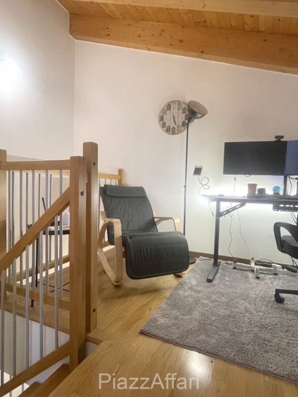 In Zona Ex-Piscina comodo e spazioso appartamento su 2 livelli, ubicato ai piani primi e secondo ...