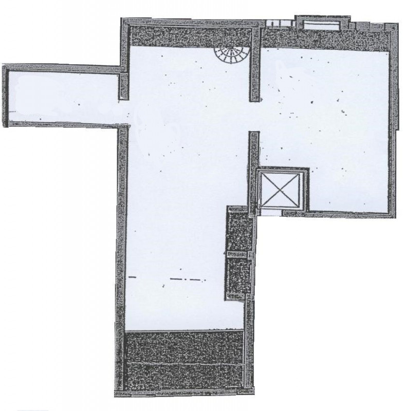 In un palazzetto storico completamente ristrutturato a Este, proponiamo in affitto importante loc...