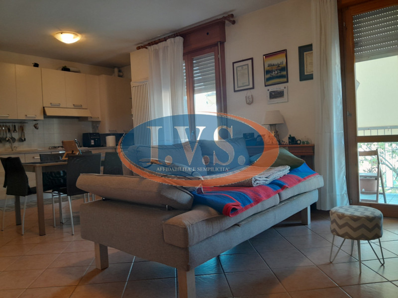 CERVARESE SANTA CROCE (PD): in zona residenziale molto servita proponiamo BICAMERE al primo piano...