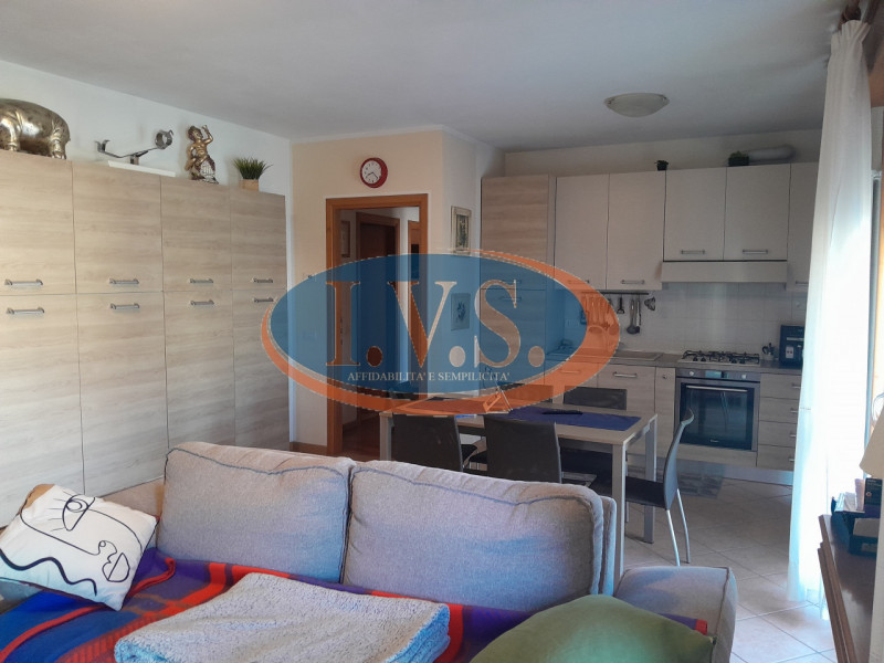 CERVARESE SANTA CROCE (PD): in zona residenziale molto servita proponiamo BICAMERE al primo piano...