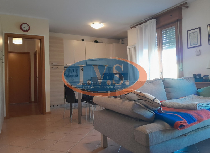 CERVARESE SANTA CROCE (PD): in zona residenziale molto servita proponiamo BICAMERE al primo piano...