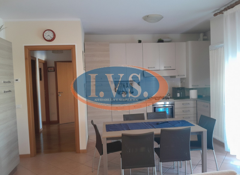 CERVARESE SANTA CROCE (PD): in zona residenziale molto servita proponiamo BICAMERE al primo piano...