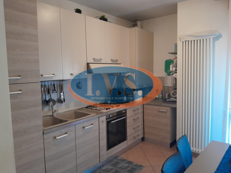 CERVARESE SANTA CROCE (PD): in zona residenziale molto servita proponiamo BICAMERE al primo piano...