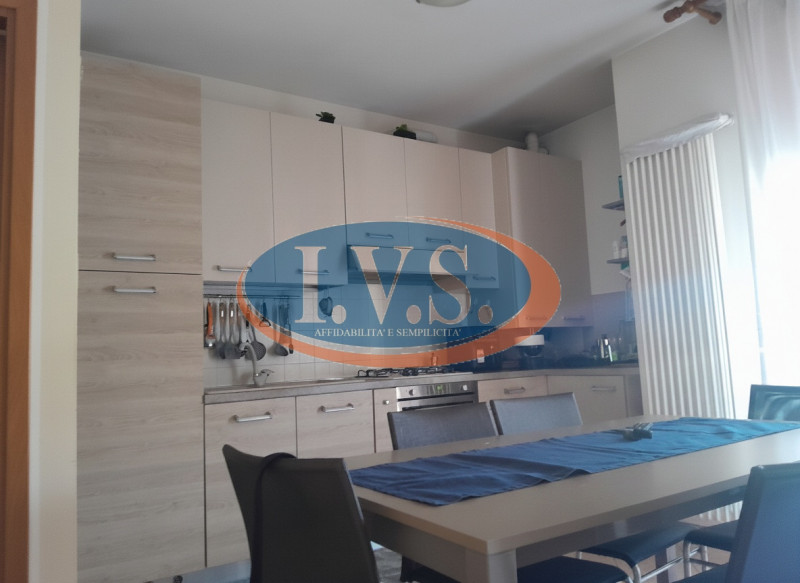 CERVARESE SANTA CROCE (PD): in zona residenziale molto servita proponiamo BICAMERE al primo piano...
