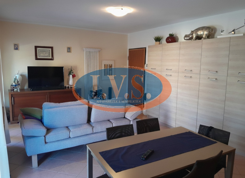 CERVARESE SANTA CROCE (PD): in zona residenziale molto servita proponiamo BICAMERE al primo piano...